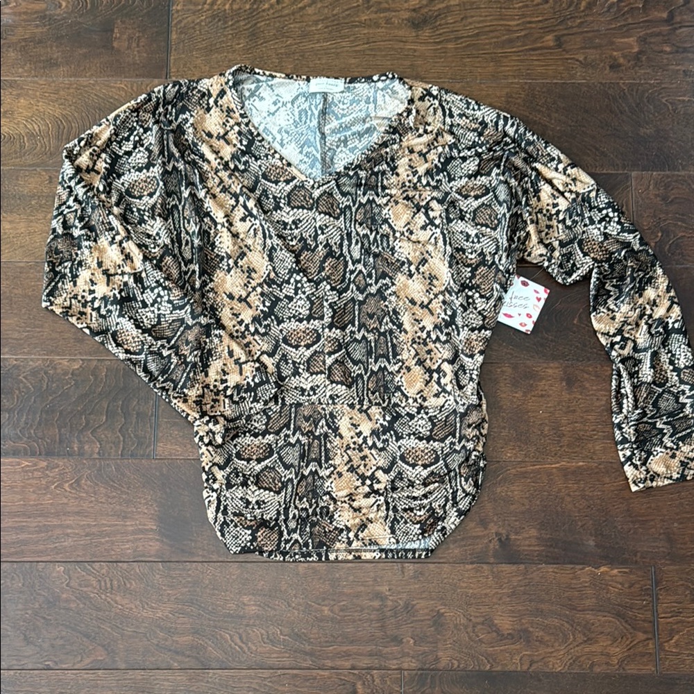 Snake Pattern Free Kisses Graphic Fitted Blouse Brown Black MSRP $38